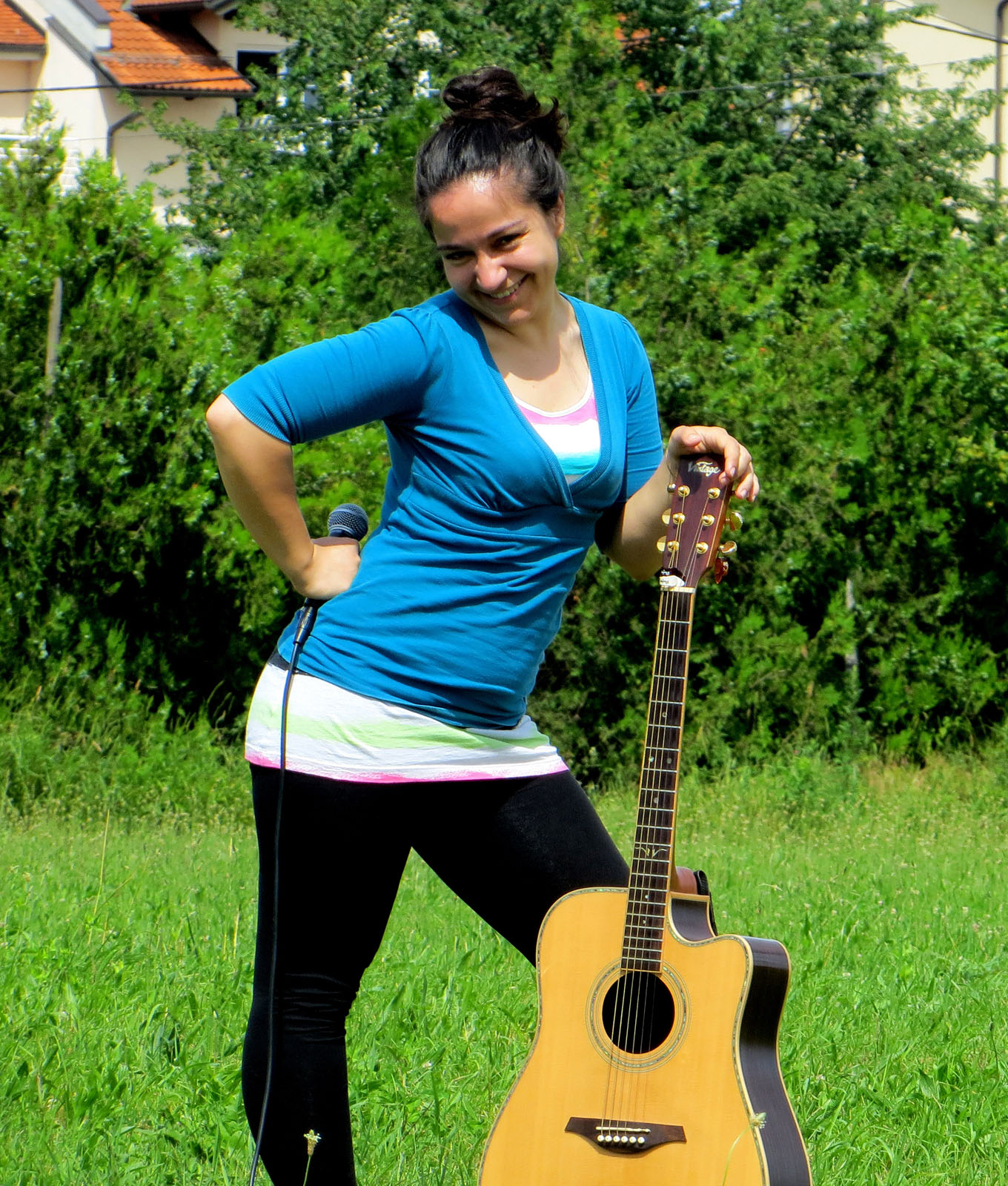 Gitara, pjevanje na vjenčanju, mikrofon, priroda