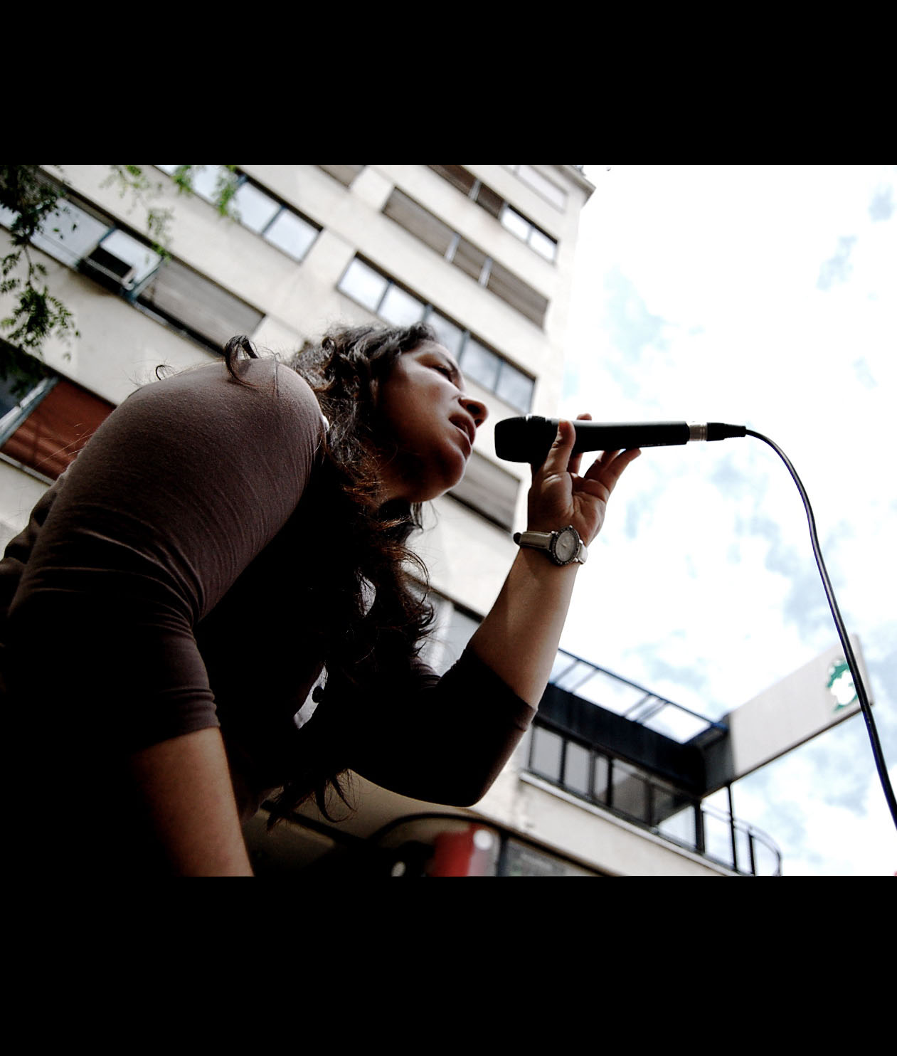 Trg bana Josipa Jelačića, Zagreb, ulični svirač, solistica