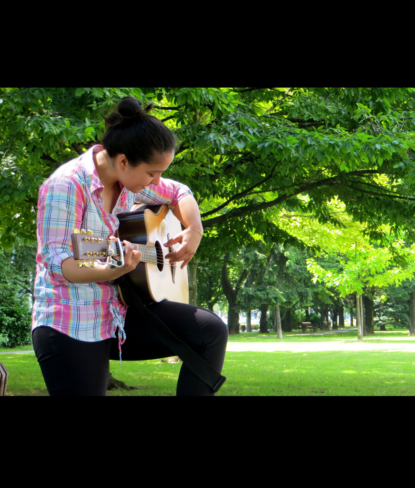 Poglavarstvo u Zagrebu, park, gitara za vjenčanje, karirano, proljeće