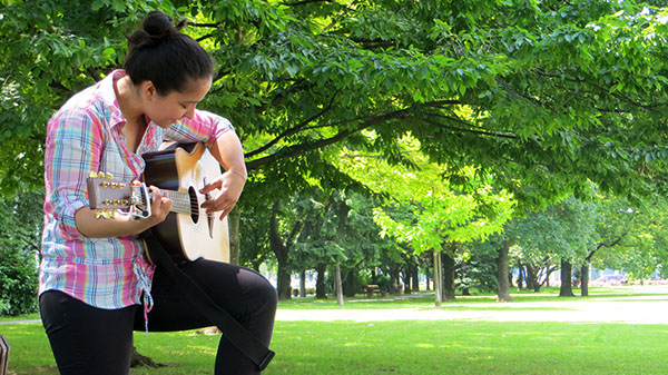 Poglavarstvo u Zagrebu, park, gitara za vjenčanje, karirano, proljeće