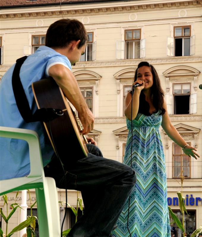 ZegeVeGe festival, Zagreb, zdrava hrana, duga haljina, pozornica na trgu